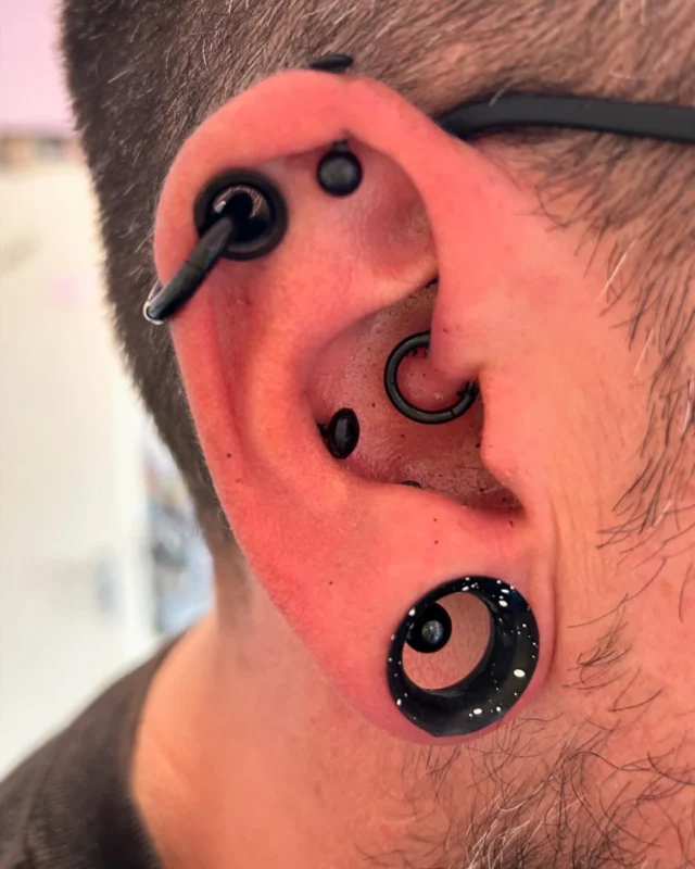 #tunnelpiercing #ohrschmuck #piercing #conch #daithpiercing #tathspiekswerkstatt #tathspiercing #wächtersbach #kollege