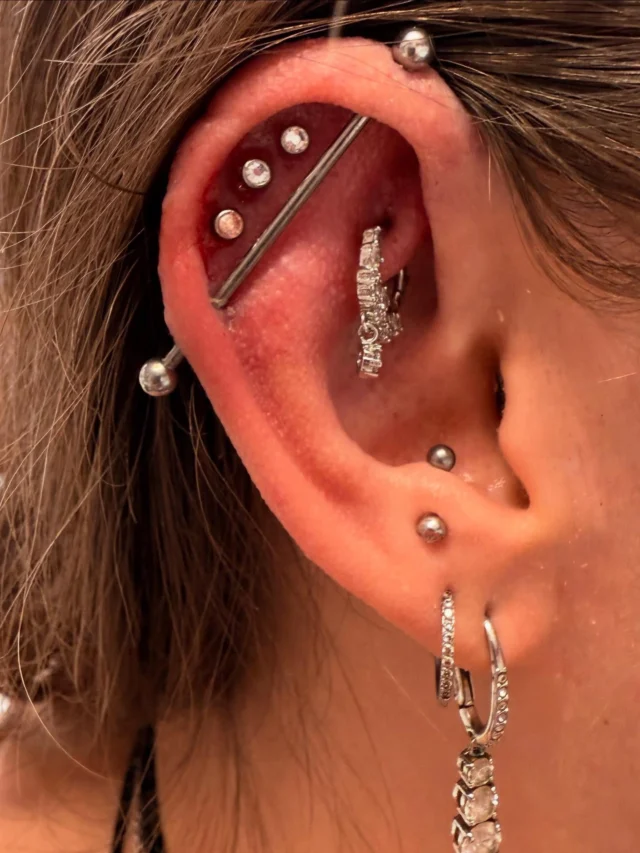 #triplehelixpiercing #industrial #helixpiercing #rookpiercing #lobepiercing #tathspiekswerkstatt #tathspiercing #wächtersbach #mkk #piercing